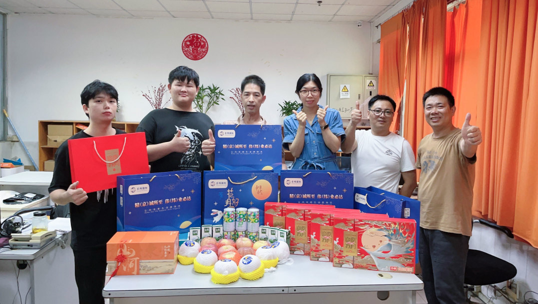 明月照千里，福利暖人心。東莞京福、京緯、京翼服裝有限公司發(fā)中秋節(jié)福利啦!(圖24)