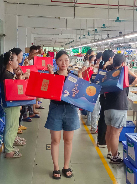 明月照千里，福利暖人心。東莞京福、京緯、京翼服裝有限公司發(fā)中秋節(jié)福利啦!(圖30)