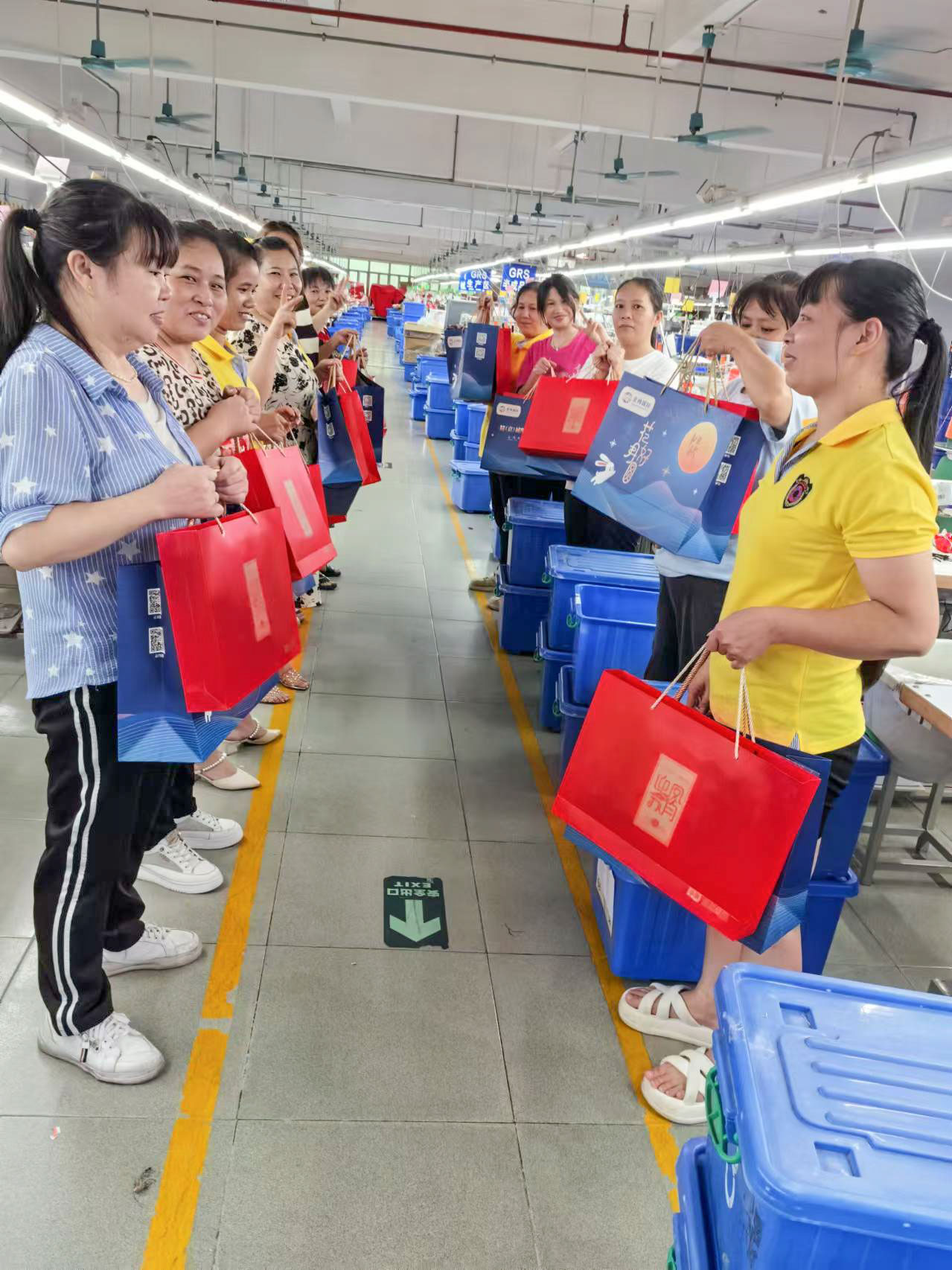 明月照千里，福利暖人心。東莞京福、京緯、京翼服裝有限公司發(fā)中秋節(jié)福利啦!(圖29)